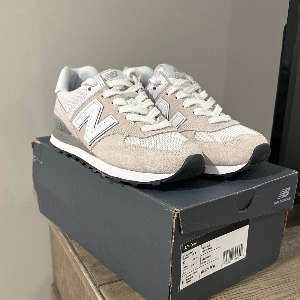 New Balance Women's 574 Core Sneaker